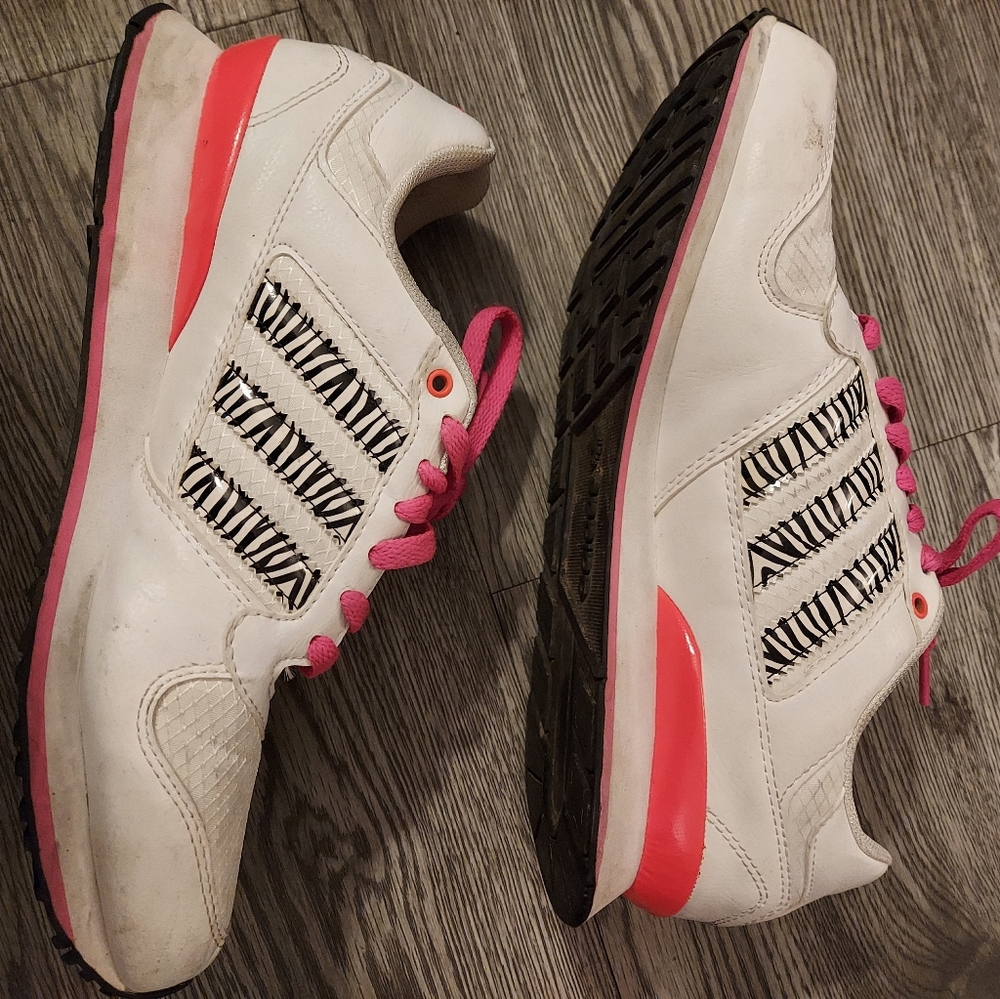 Sz 9 Adidas dance/athletic shoes